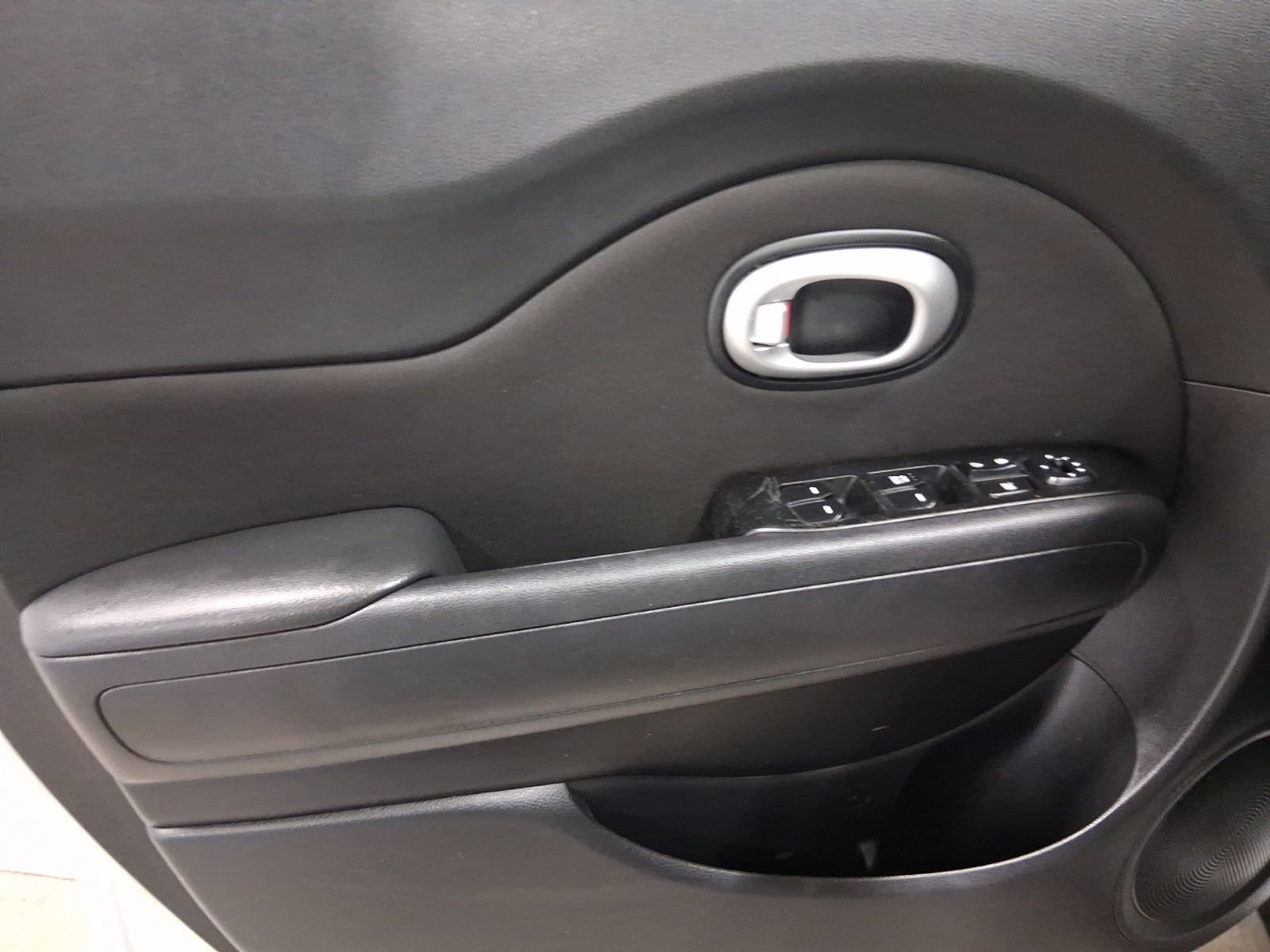 Used 2016 Kia Soul FWD image 19