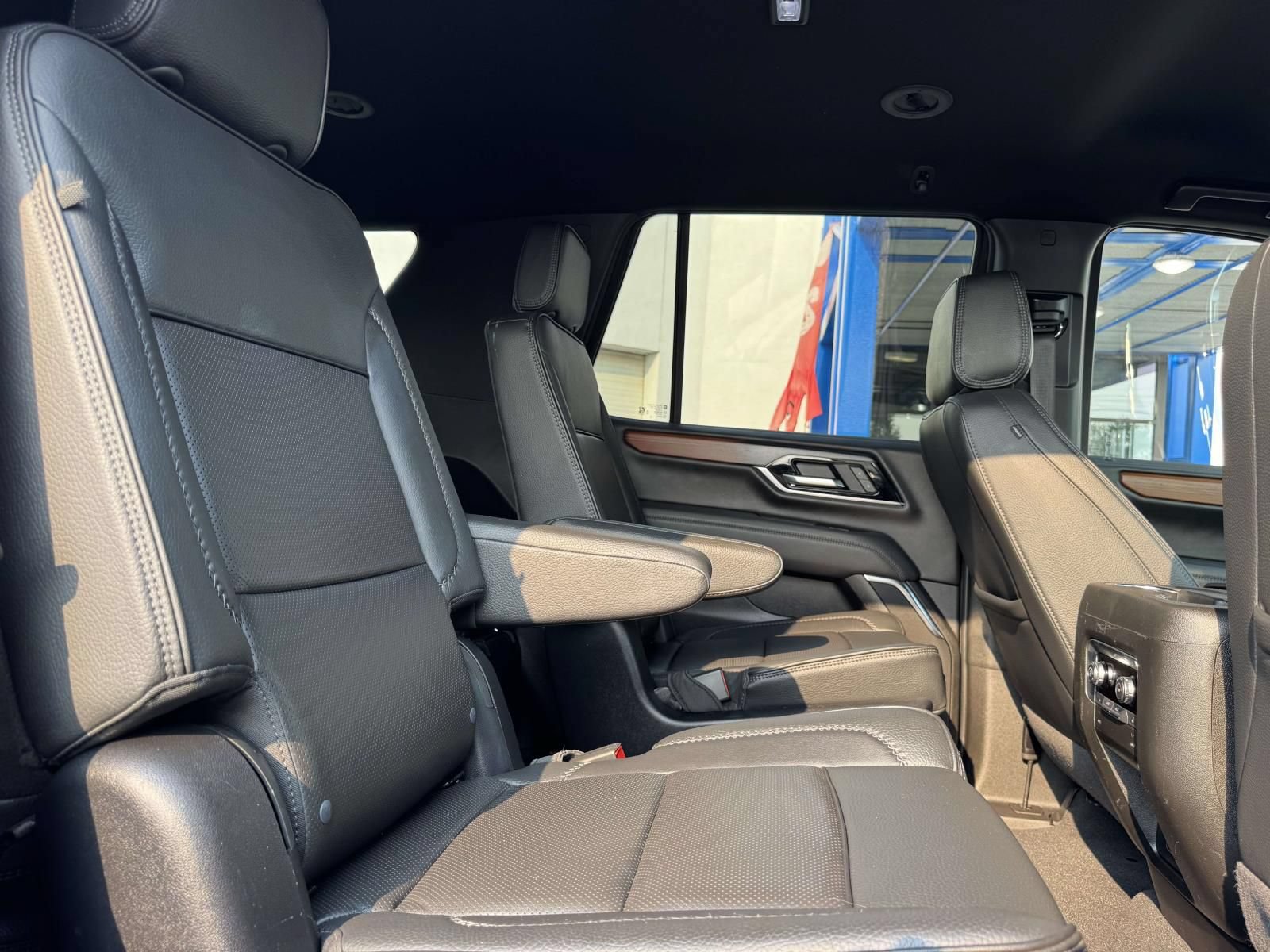 Used 2025 GMC Yukon Denali AWD/4WD image 29