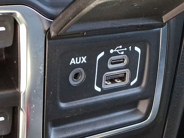 Used 2022 Jeep Wrangler Unlimited Sahara w/ Cold Weather Group AWD/4WD image 24