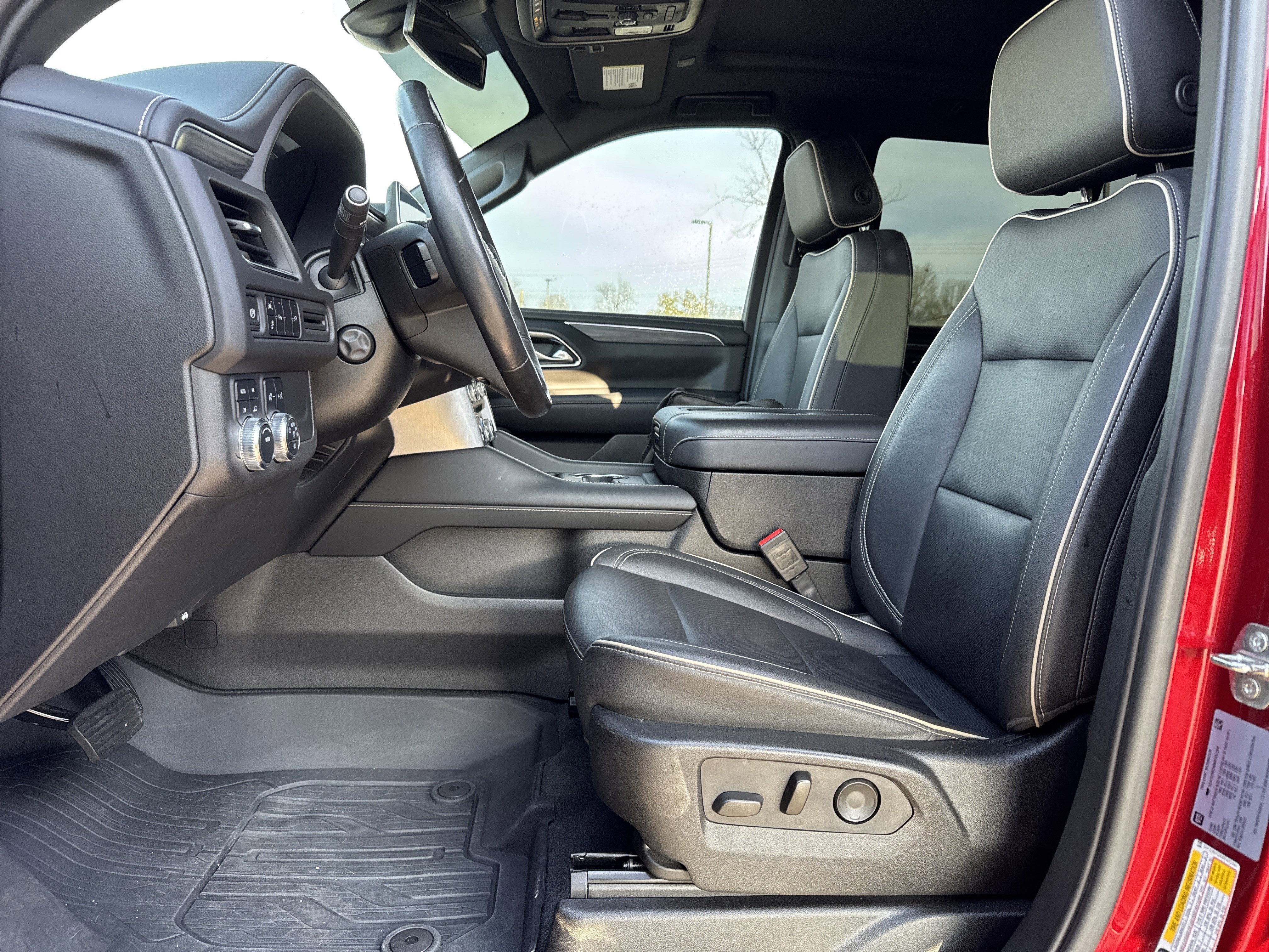 Used 2021 GMC Yukon SLT w/ SLT Premium Package image 16