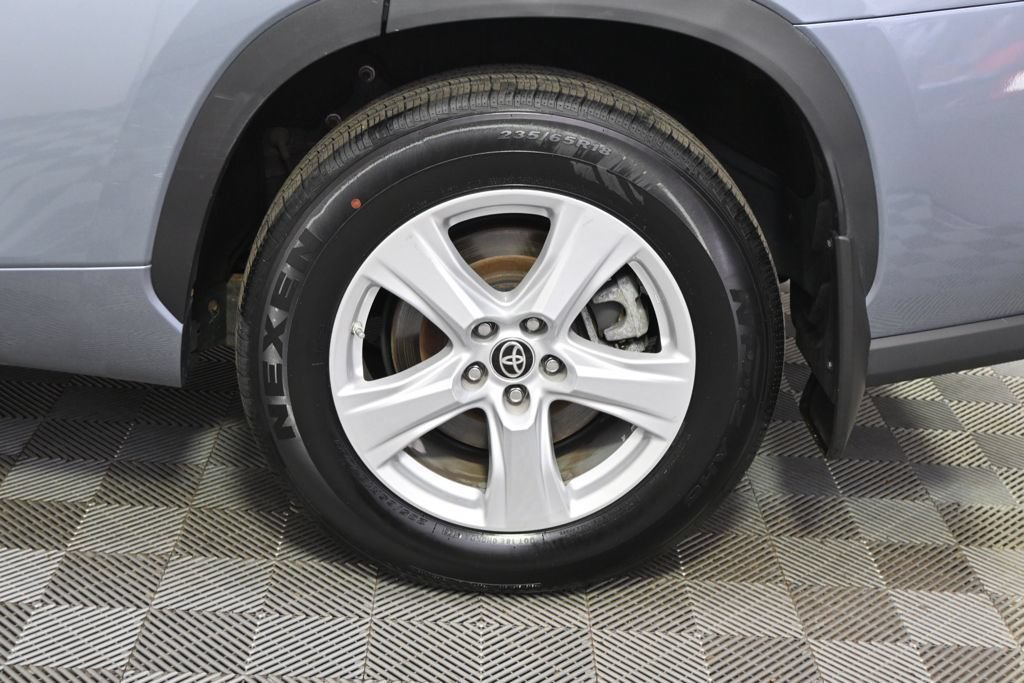 Used 2021 Toyota Highlander LE AWD/4WD image 20