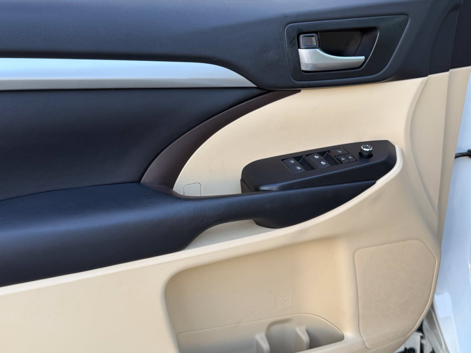 Used 2018 Toyota Highlander XLE FWD image 21