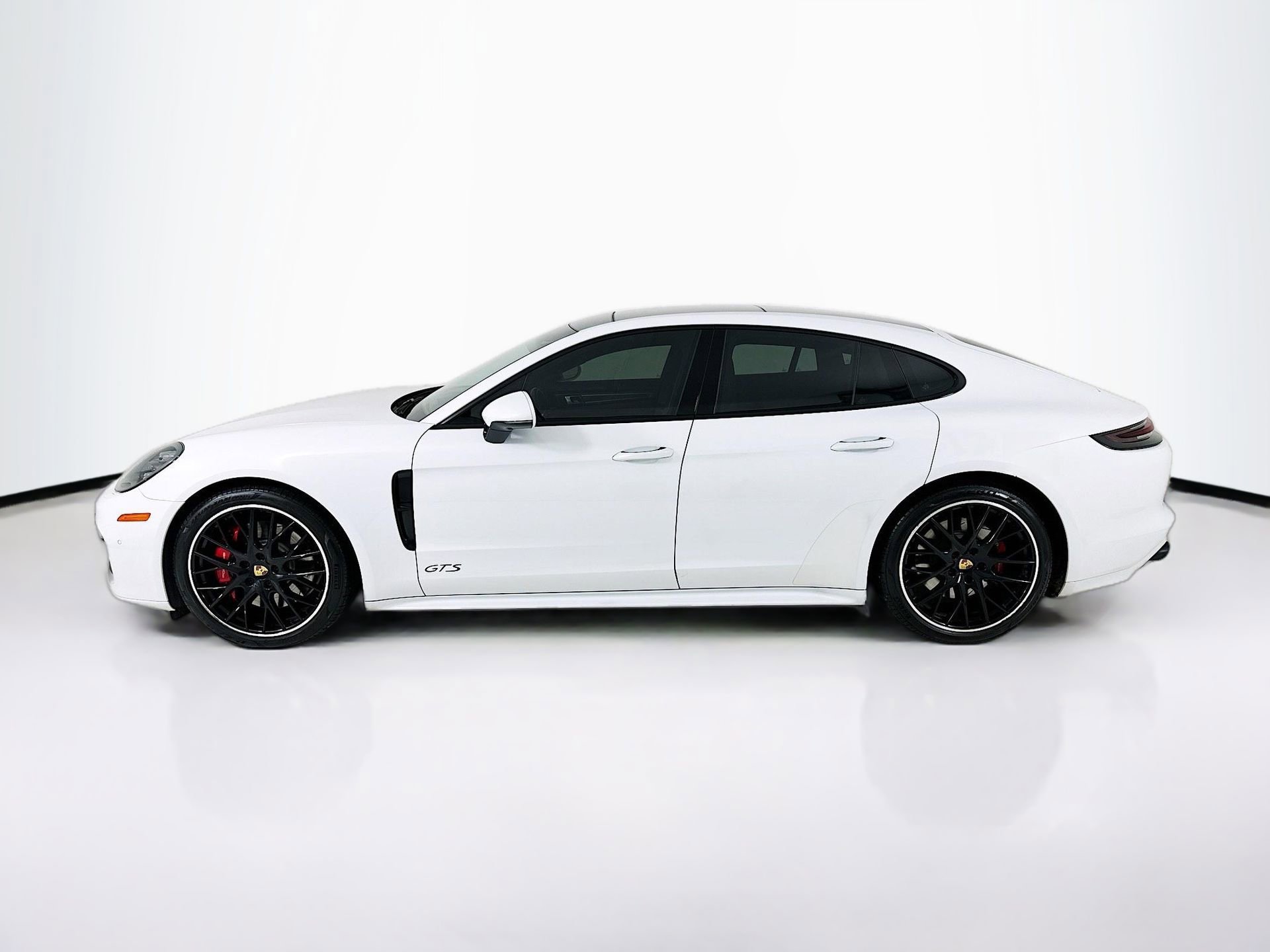 Used 2020 Porsche Panamera GTS image 5