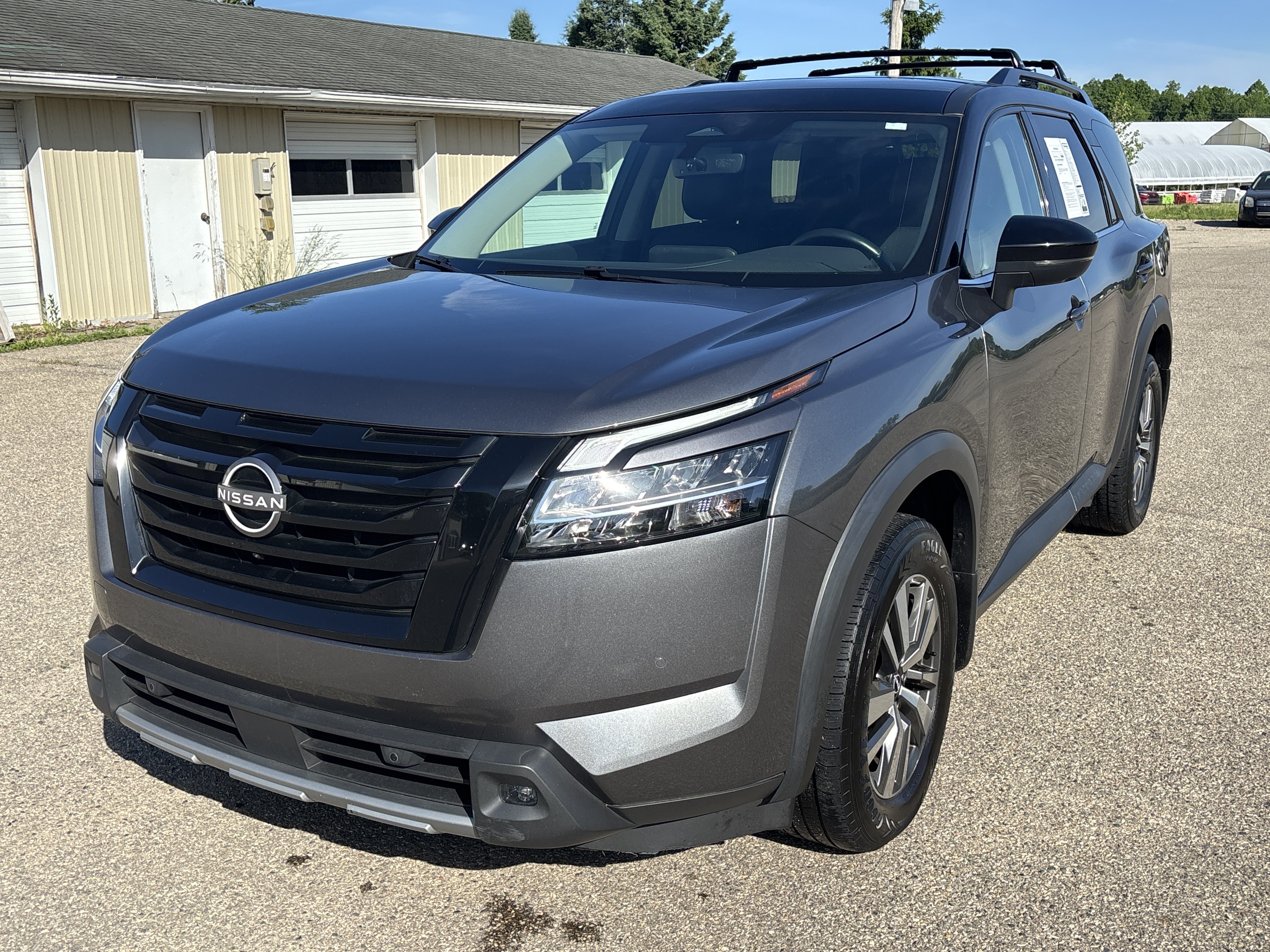 Used 2023 Nissan Pathfinder SL w/ Black Appearance Package AWD/4WD image 11