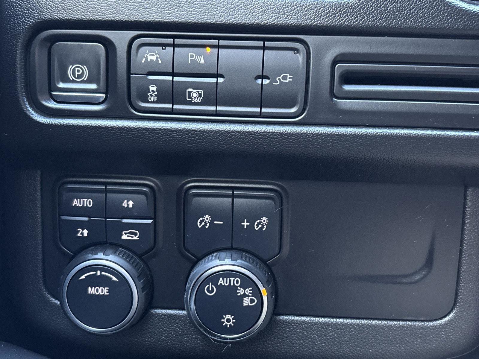 Used 2022 Chevrolet Tahoe RST w/ Luxury Package image 16