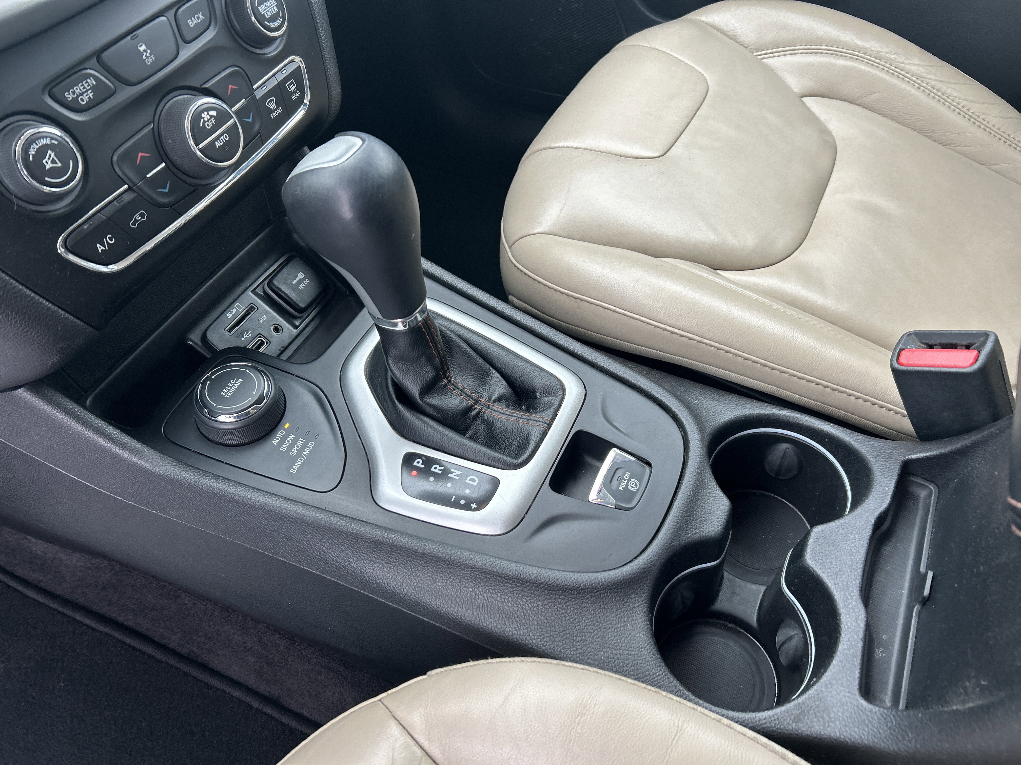 Used 2017 Jeep Cherokee Limited image 21