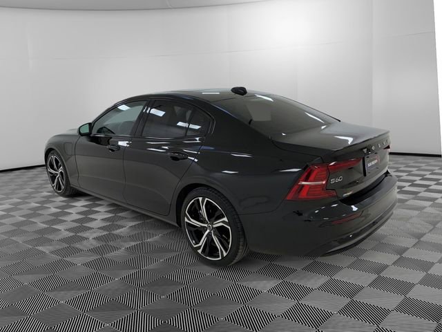 Used 2023 Volvo S60 T8 Plus image 5