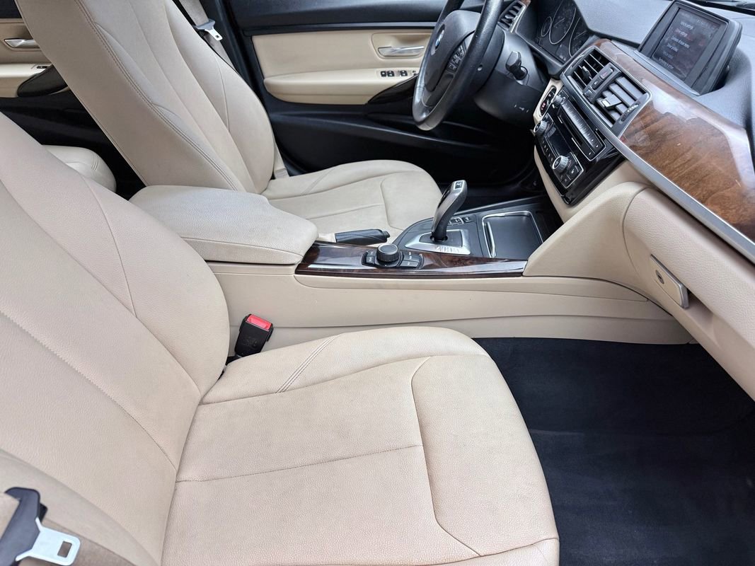 Used 2018 BMW 320i xDrive Sedan w/ Convenience Package image 12