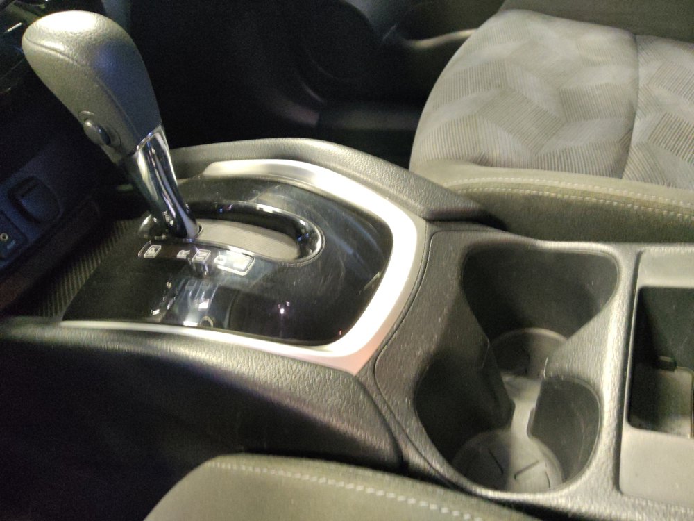 Used 2016 Nissan Rogue SV FWD image 26