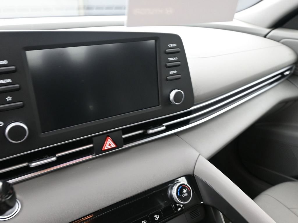 Certified 2025 Hyundai Elantra Sport image 25