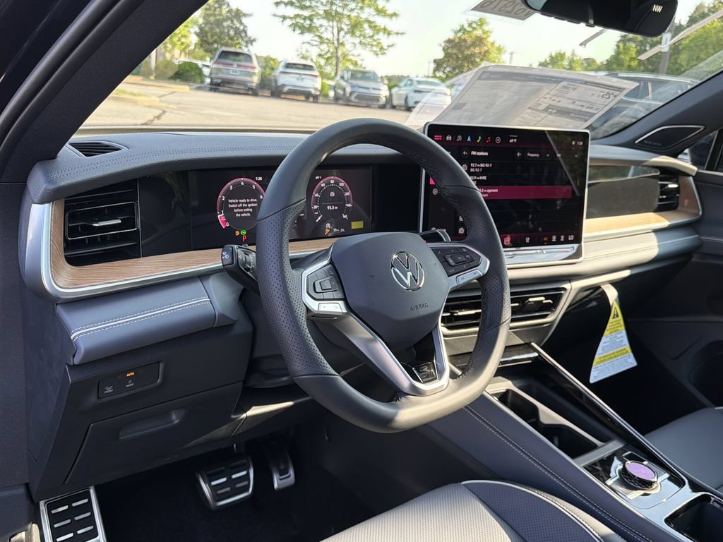 New 2026 Volkswagen Tiguan SEL R-Line AWD/4WD image 10