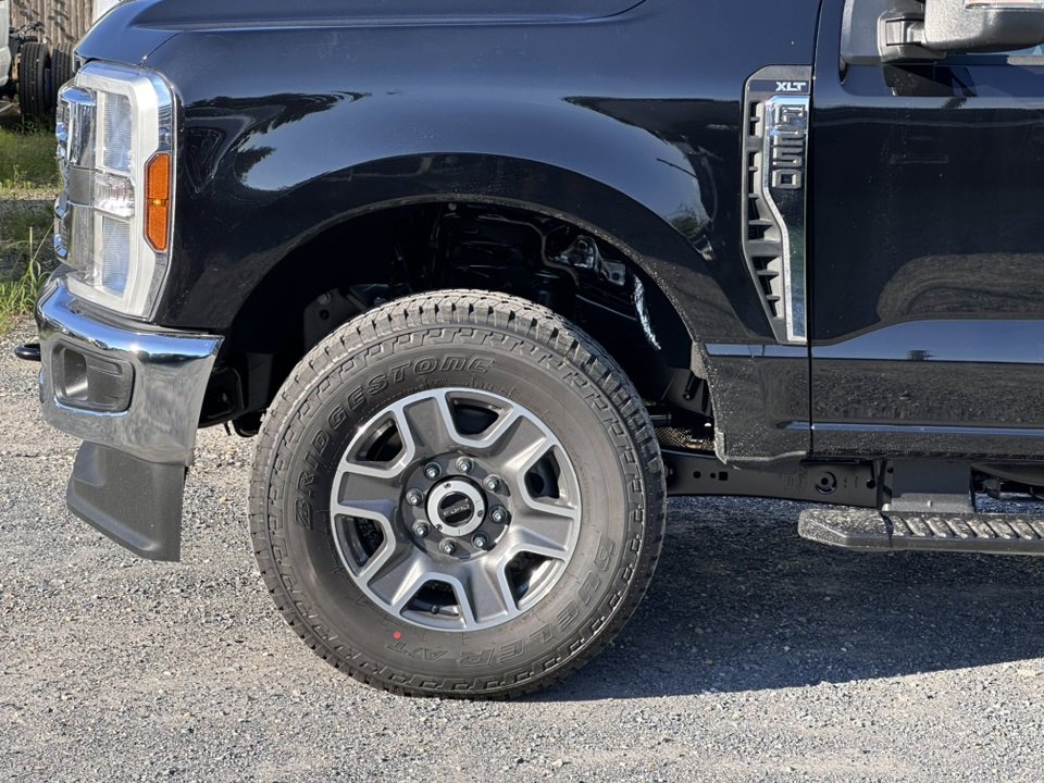 New 2025 Ford F250 XLT w/ FX4 Off-Road Package image 5