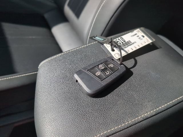 Used 2023 Volkswagen Tiguan SE R-Line image 29