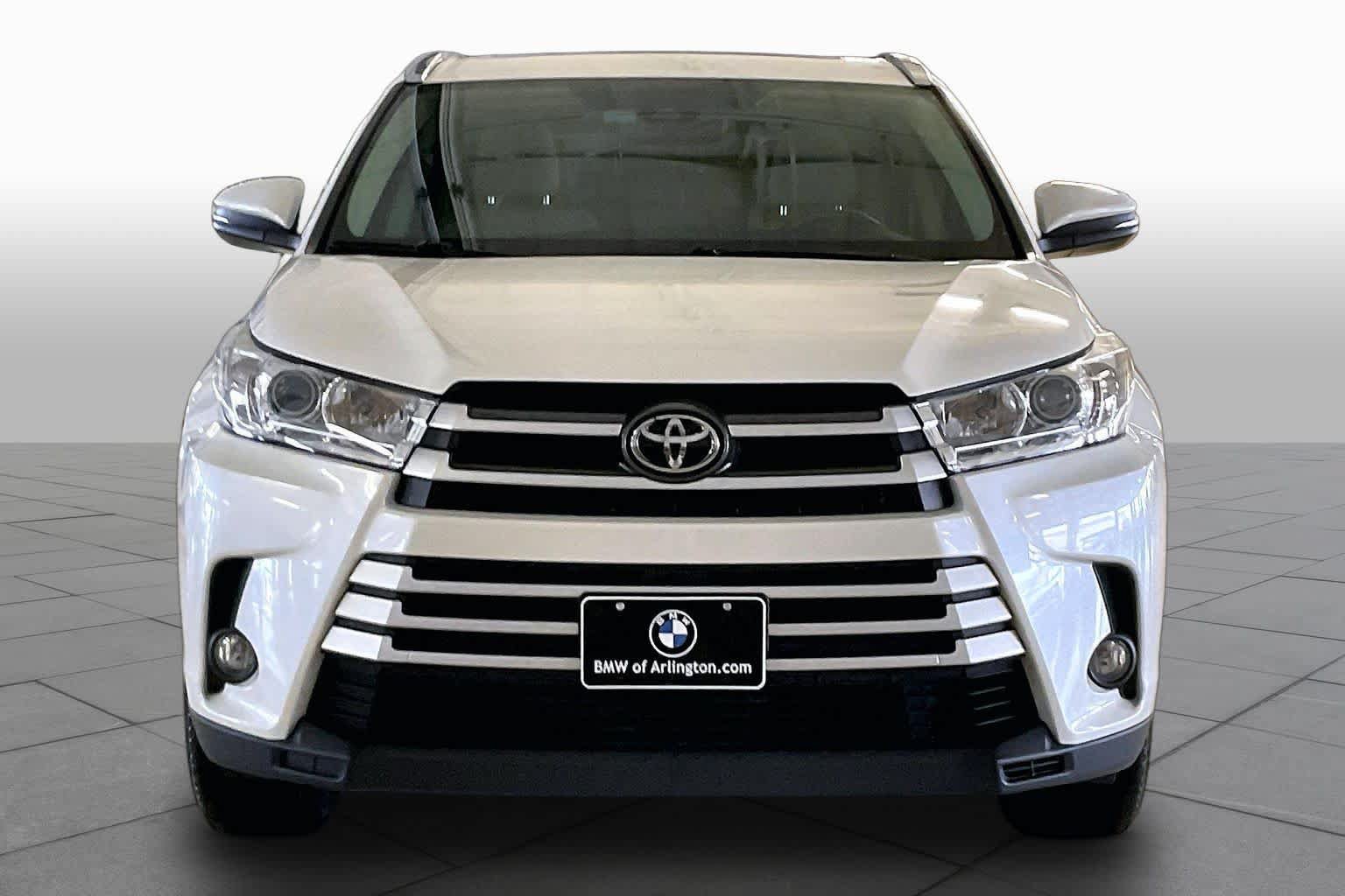 Used 2019 Toyota Highlander XLE FWD image 3