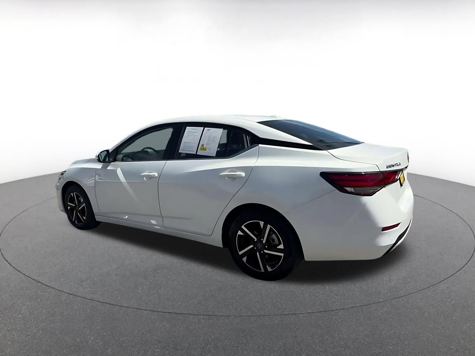 Used 2025 Nissan Sentra SV FWD image 9
