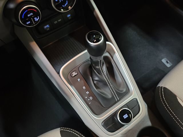 Used 2025 Hyundai Venue SEL image 31