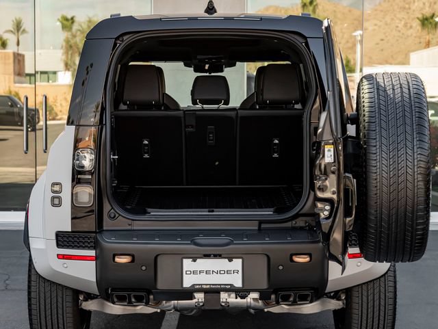 New 2026 Land Rover Defender 110 OCTA AWD/4WD image 28