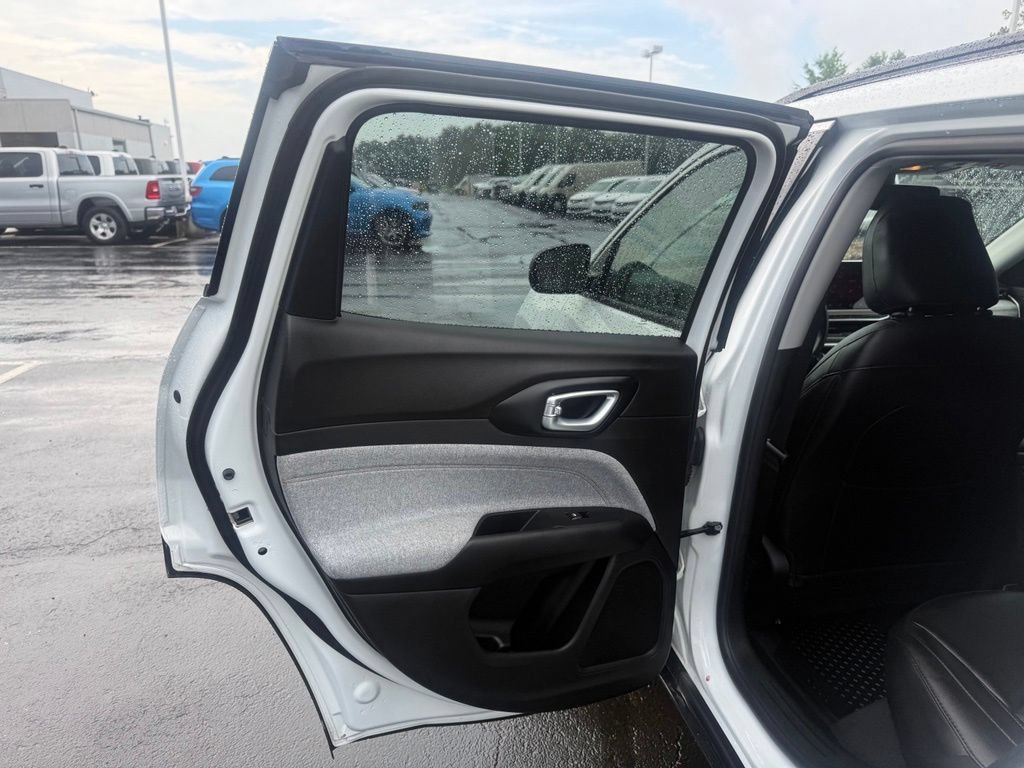 Used 2022 Jeep Compass Latitude AWD/4WD image 31