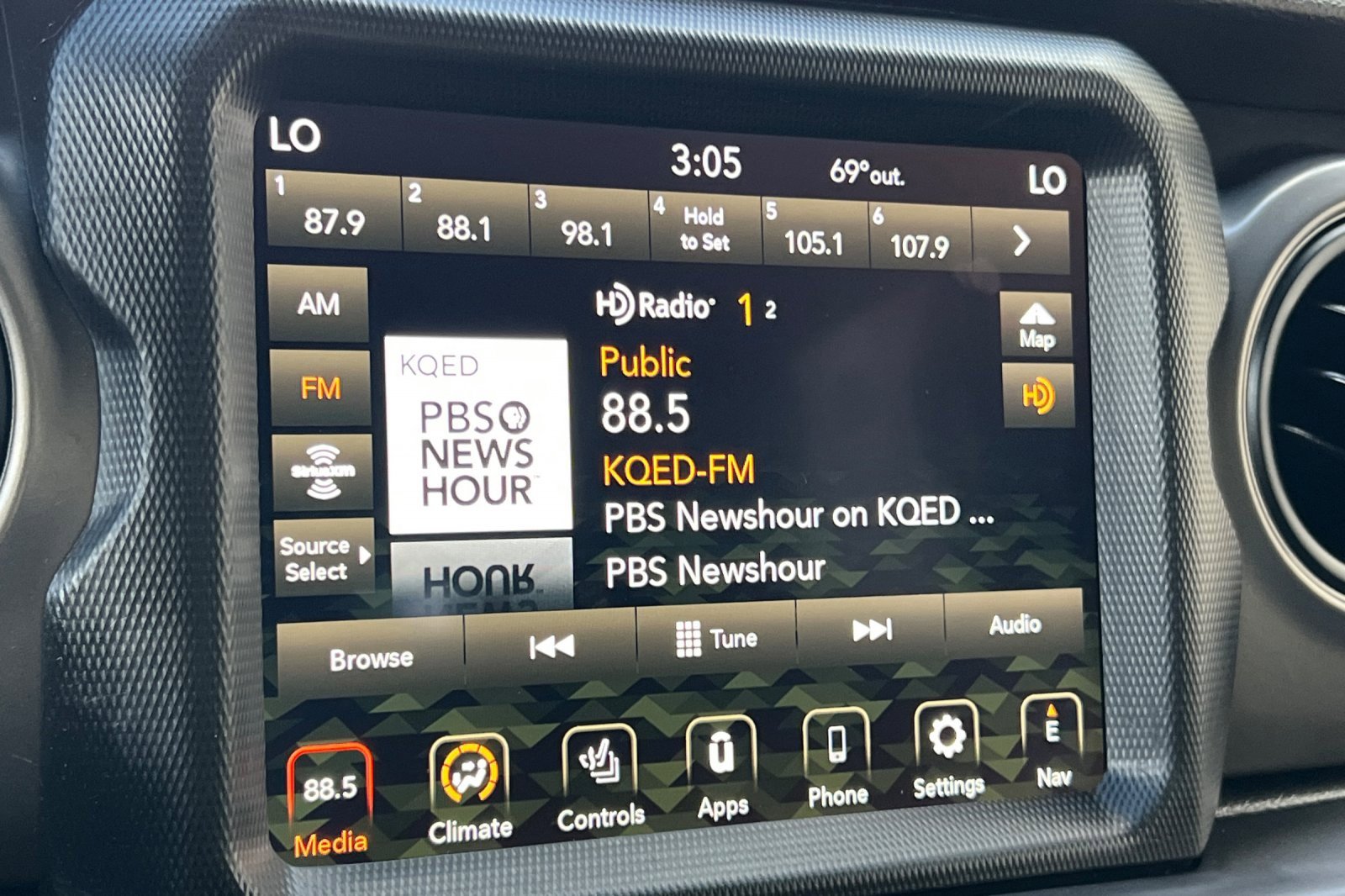 Used 2022 Jeep Wrangler Unlimited Sport w/ Sun And Sound Package image 18