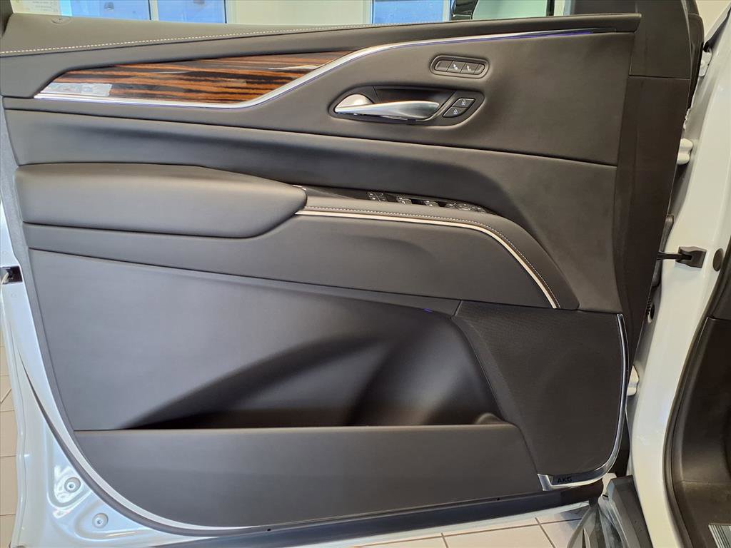 Certified 2024 Cadillac Escalade ESV Luxury image 19