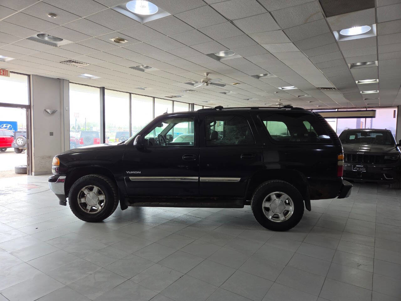 Used 2005 GMC Yukon SLT w/ SLT Preferred Equipment Group AWD/4WD image 4