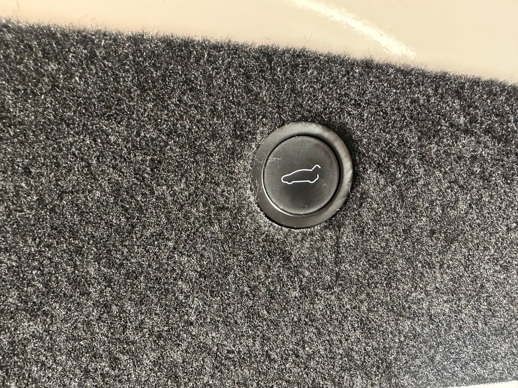 Used 2022 Tesla Model X Base image 8