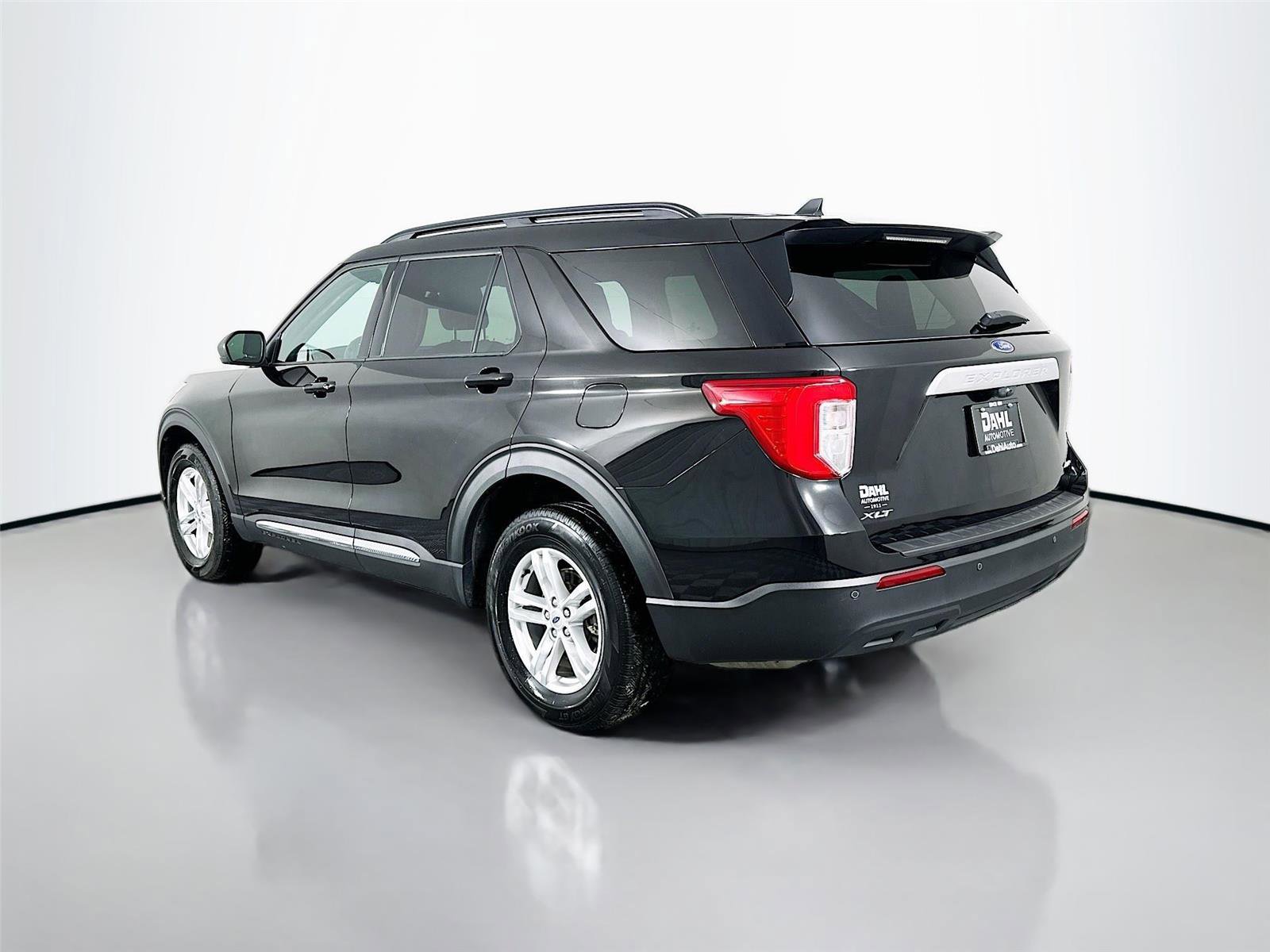 Used 2023 Ford Explorer XLT image 5