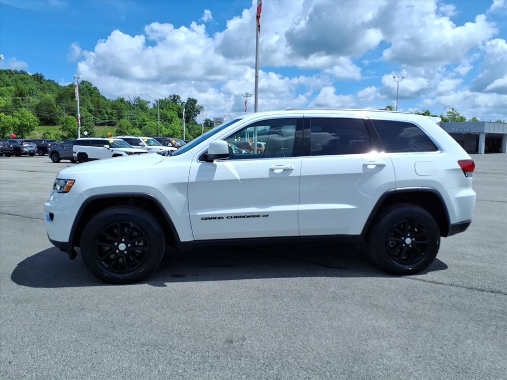 Used 2022 Jeep Grand Cherokee Laredo E w/ Security & Convenience Group AWD/4WD image 2