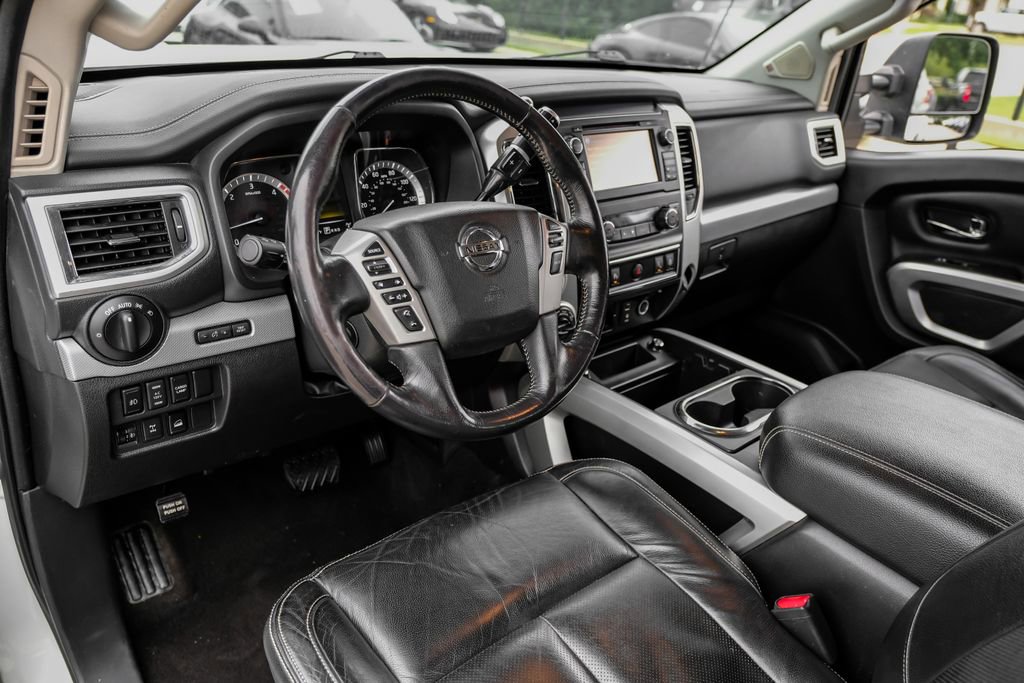 Used 2018 Nissan Titan PRO-4X w/ Pro-4x Convenience Package AWD/4WD image 13
