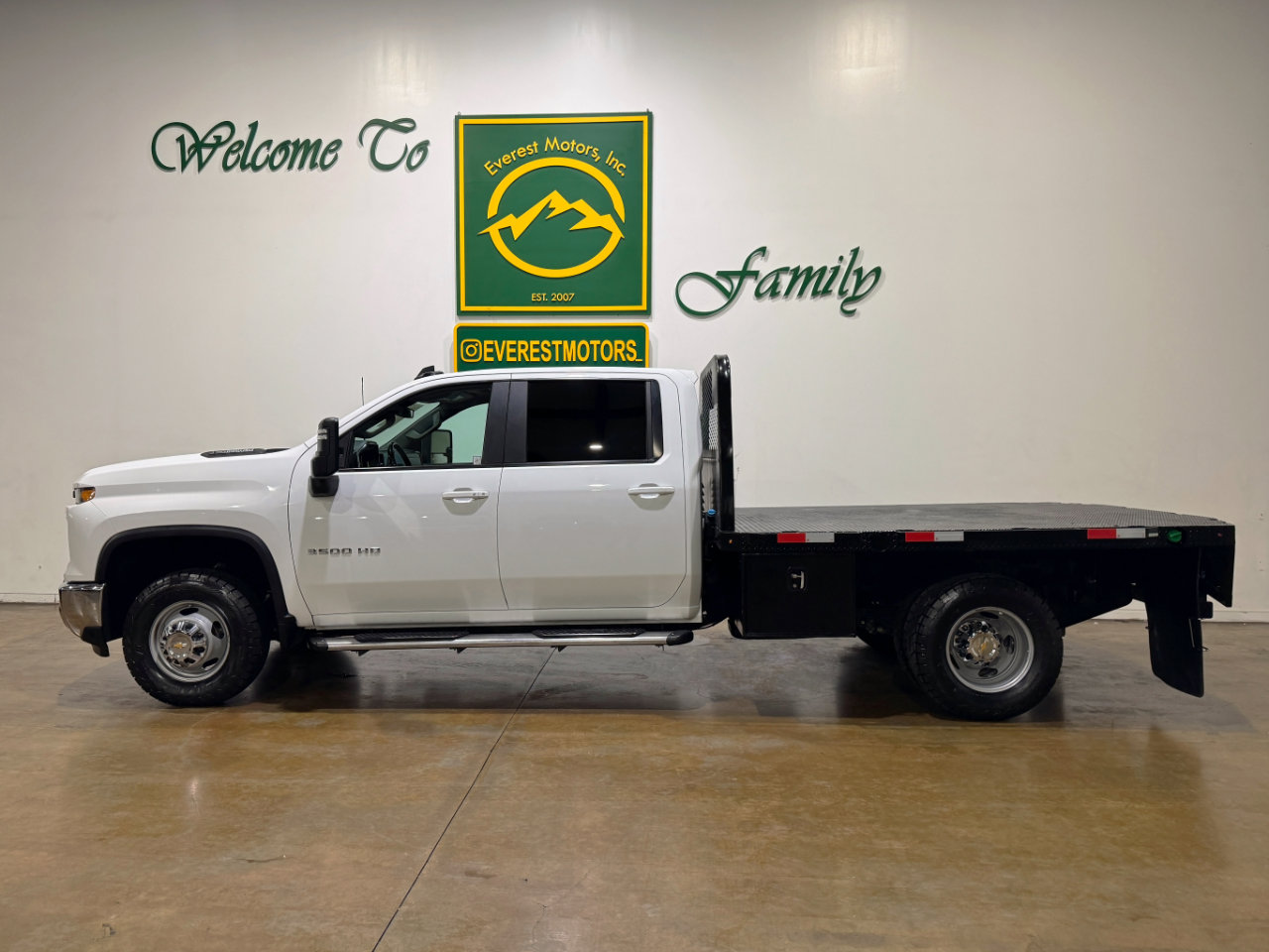 Used 2024 Chevrolet Silverado 3500 LT w/ Convenience Package image 5
