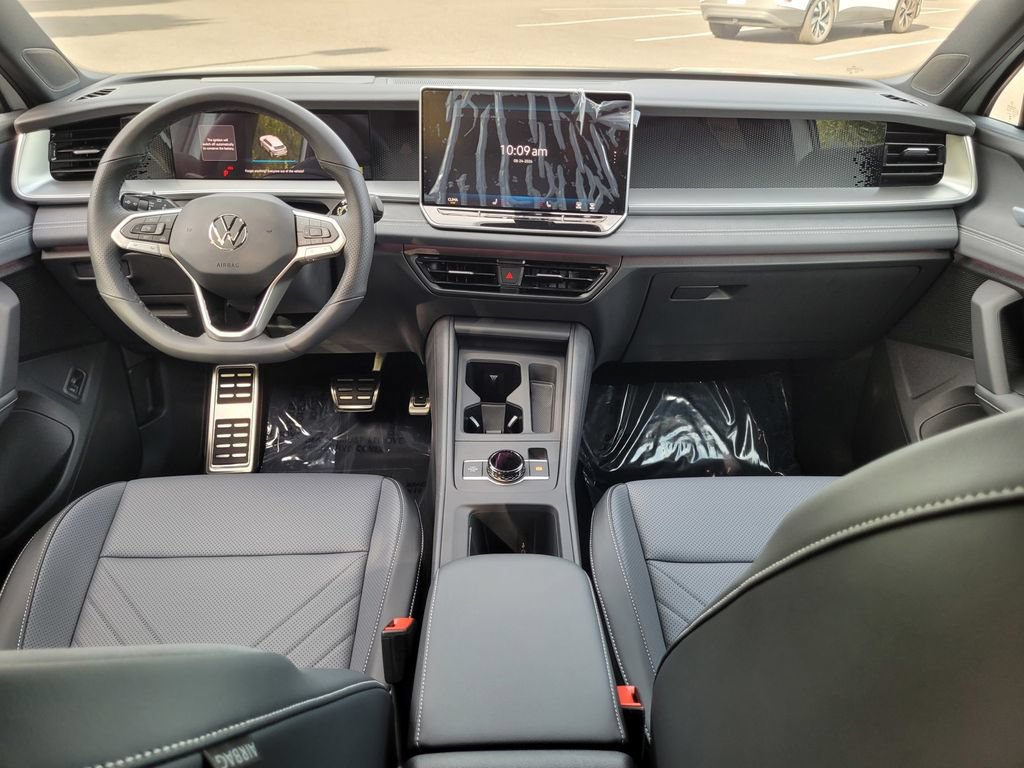New 2026 Volkswagen Tiguan SE R-Line FWD image 15