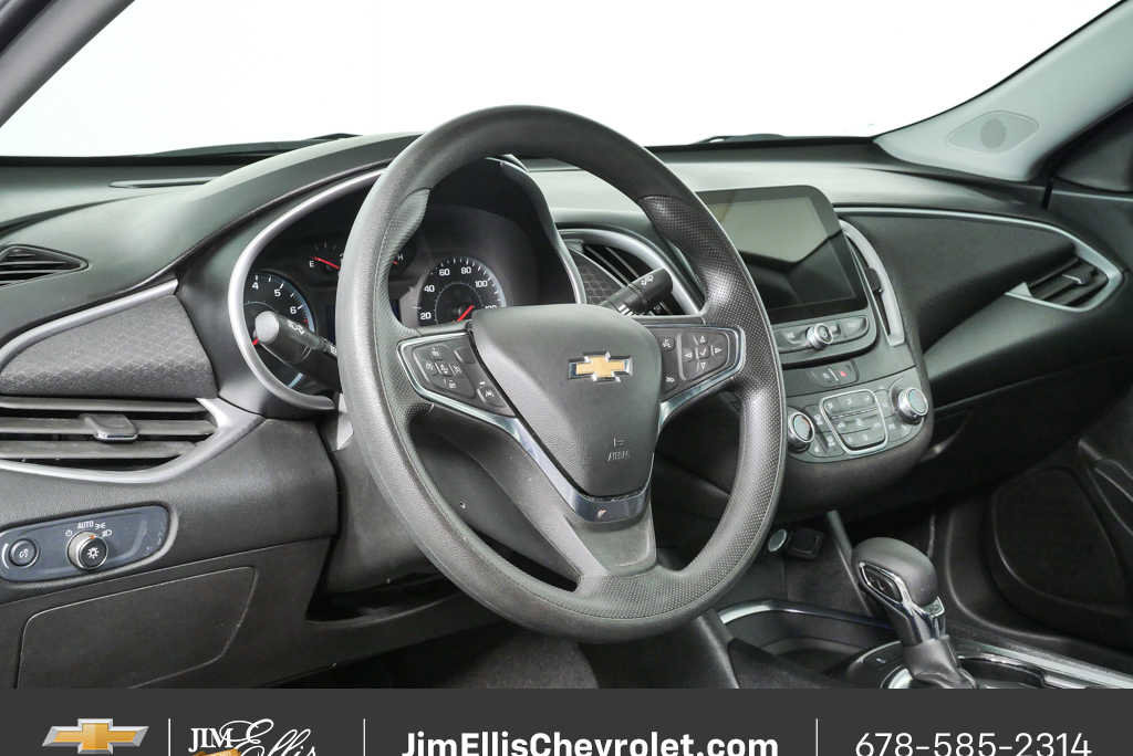 Used 2025 Chevrolet Malibu LT FWD image 4