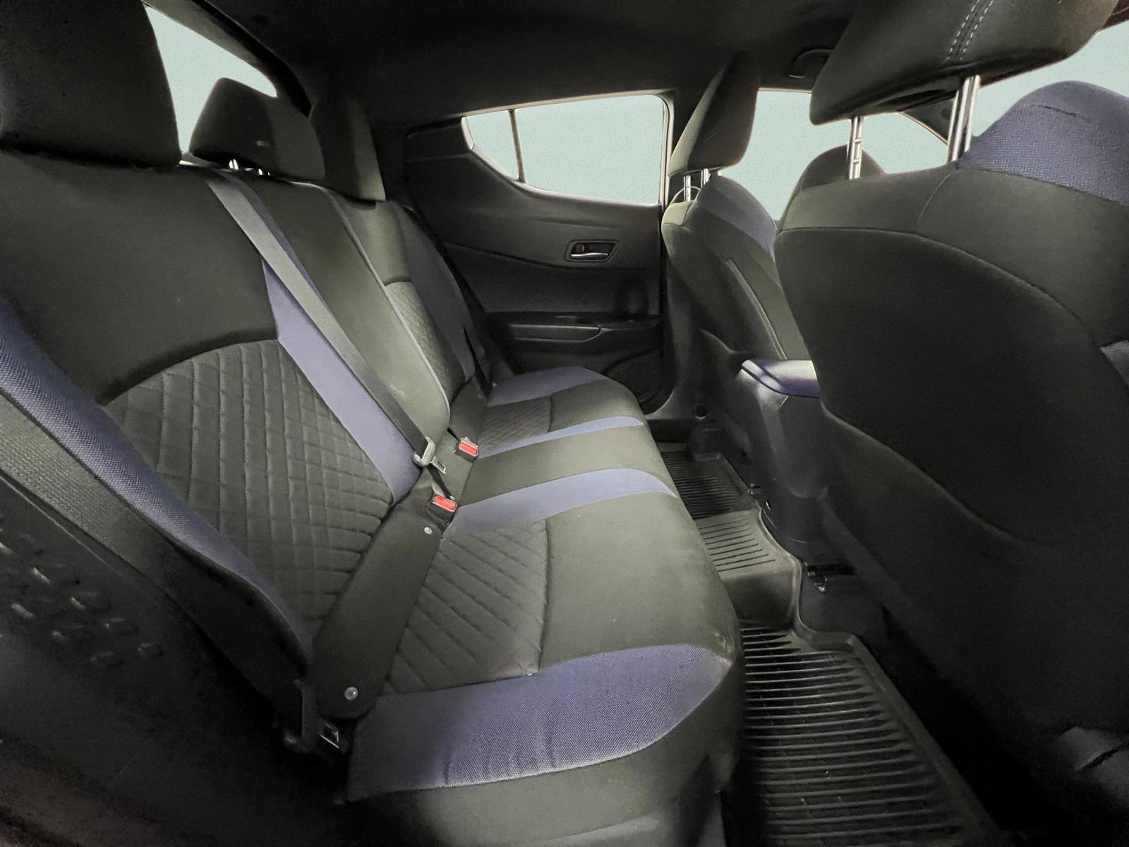 Used 2021 Toyota C-HR XLE FWD image 34