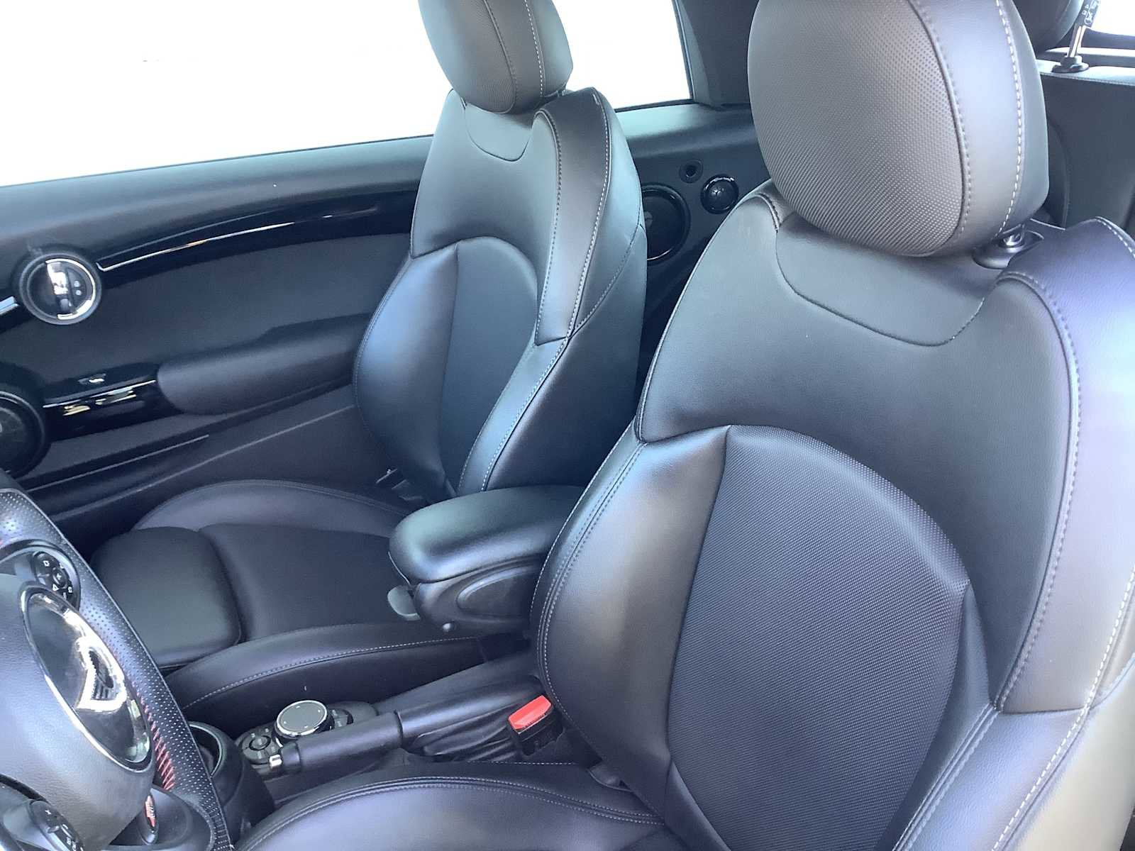 Used 2019 MINI Cooper S w/ Premium Package image 11