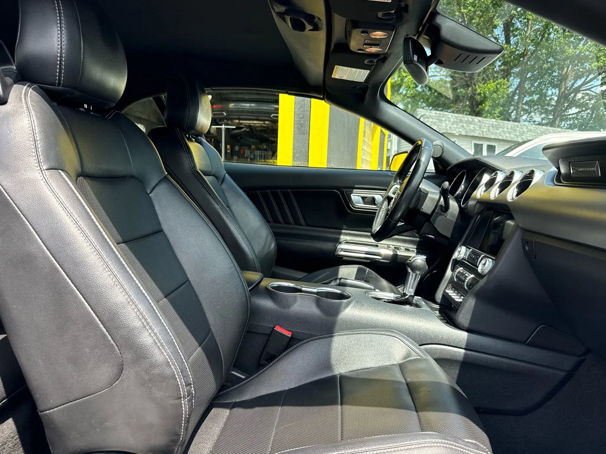 Used 2022 Ford Mustang Premium image 27