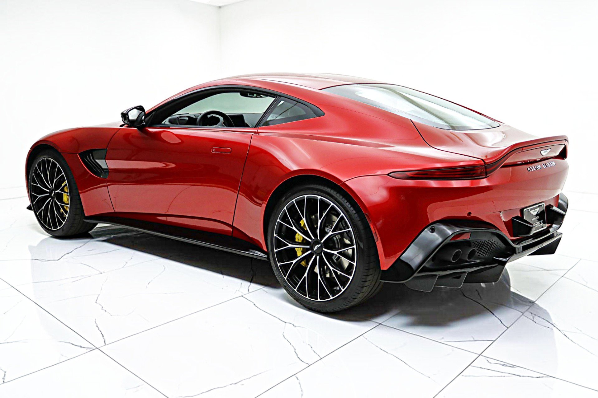 Used 2023 Aston Martin V8 Vantage Coupe RWD image 7