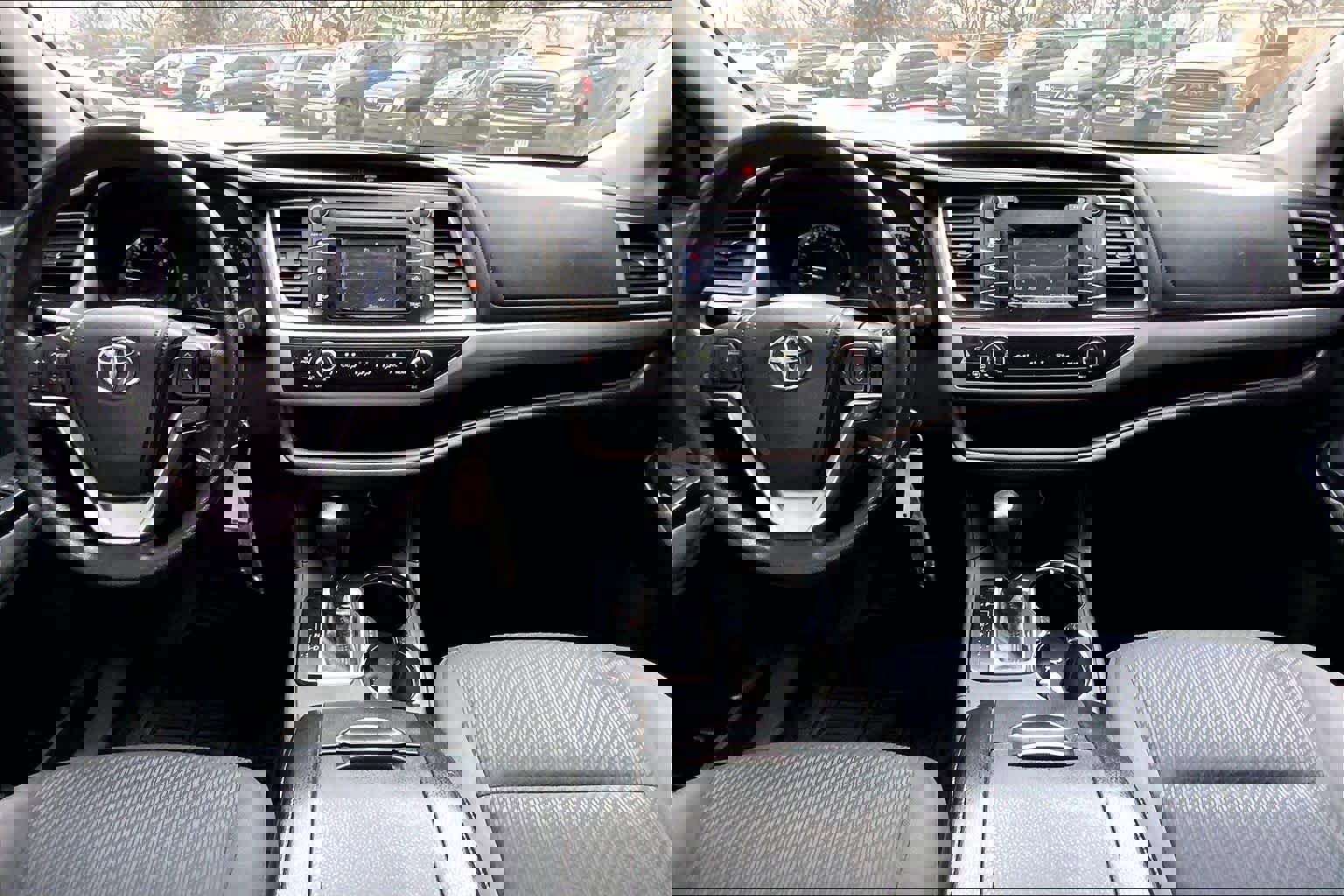 Used 2015 Toyota Highlander LE image 15