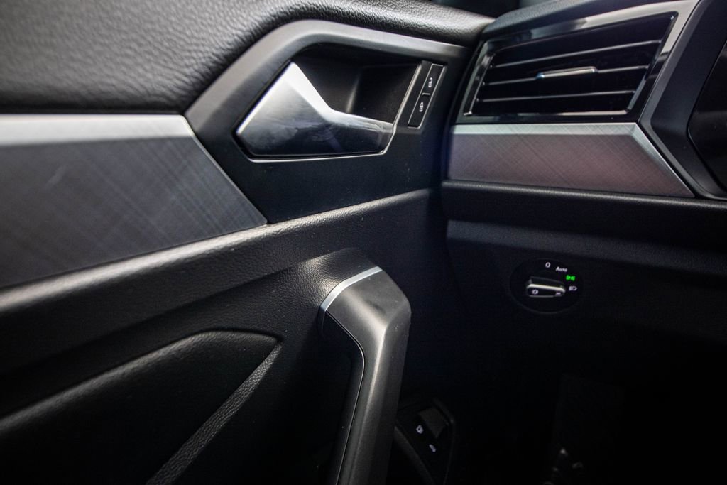 Certified 2022 Volkswagen Jetta SE image 31