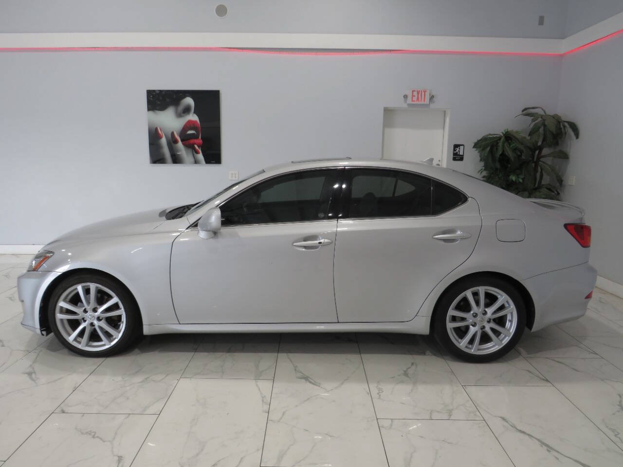 Used 2007 Lexus IS 250 w/ Premium Pkg RWD image 2
