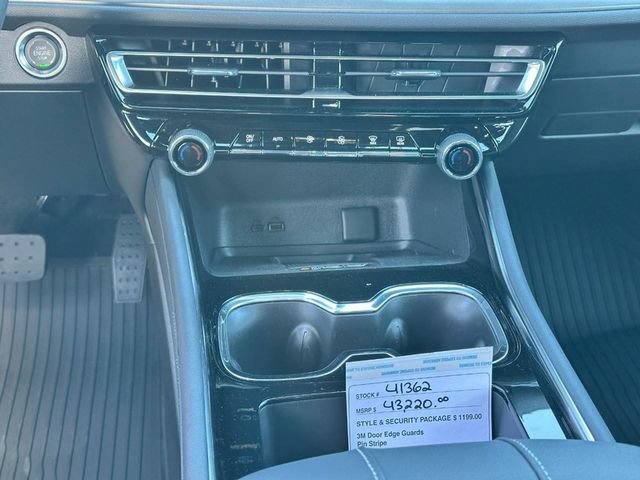 New 2026 Chevrolet Traverse LT w/ LPO, Floor Liner Package FWD image 9