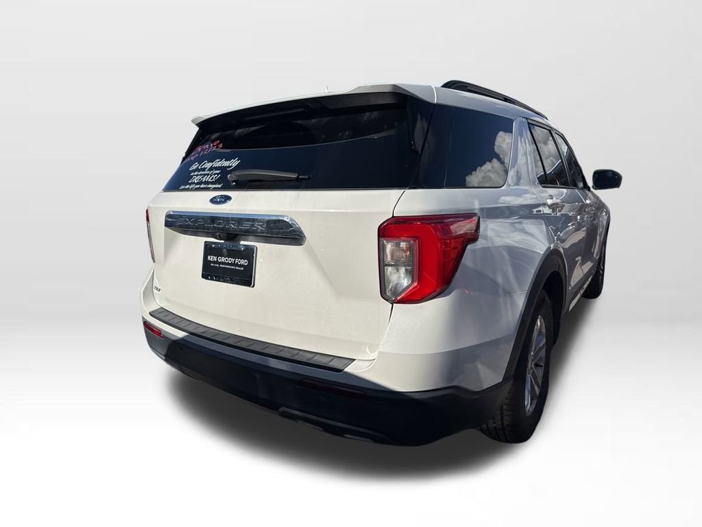 Certified 2022 Ford Explorer XLT w/ Equipment Group 202A image 5