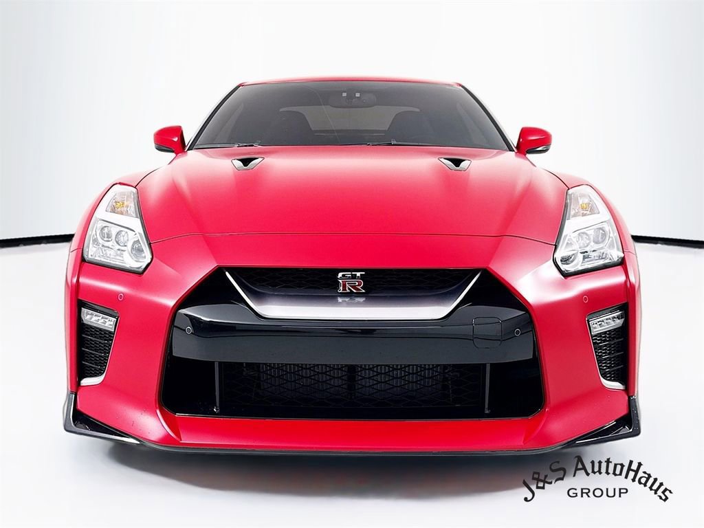 Used 2023 Nissan GT-R Premium w/ Premium Interior Package image 2