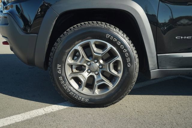 Used 2022 Jeep Cherokee Trailhawk image 11