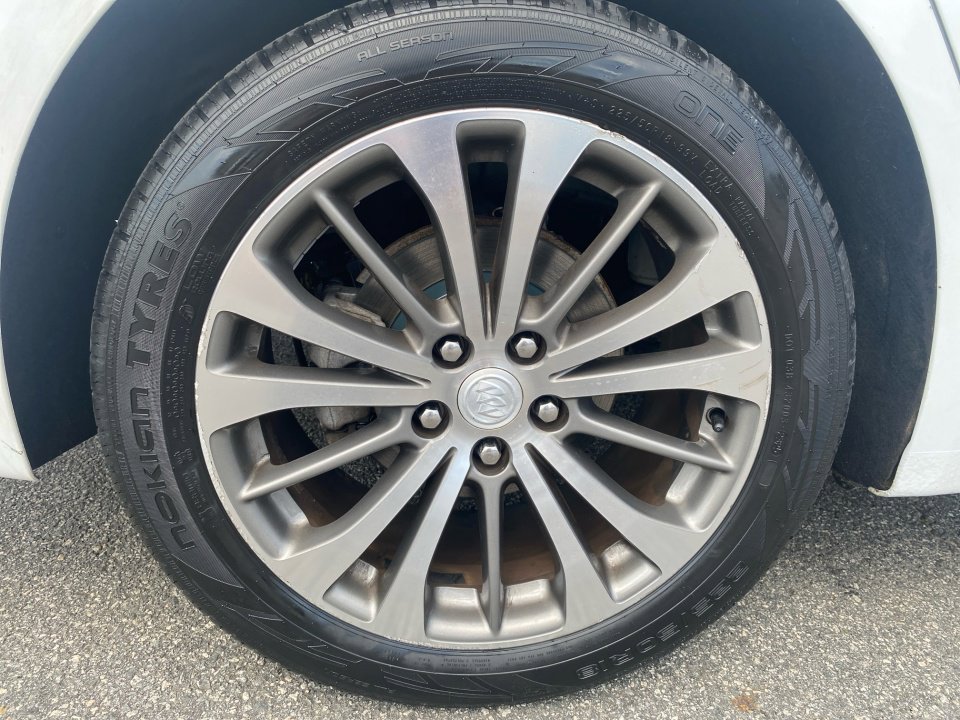 Used 2017 Buick LaCrosse Premium image 27