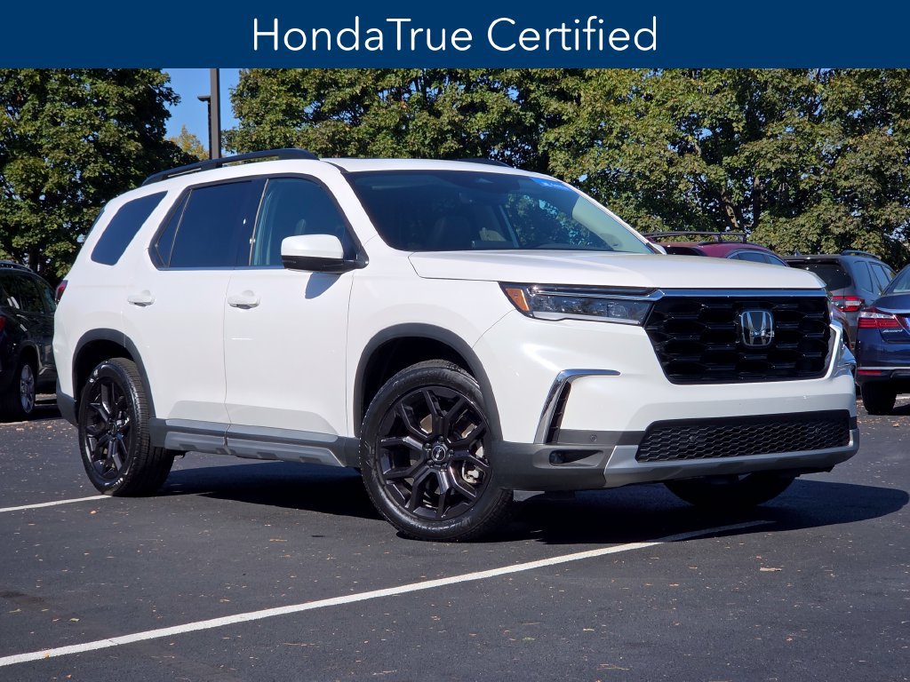 Certified 2025 Honda Pilot Touring image 3