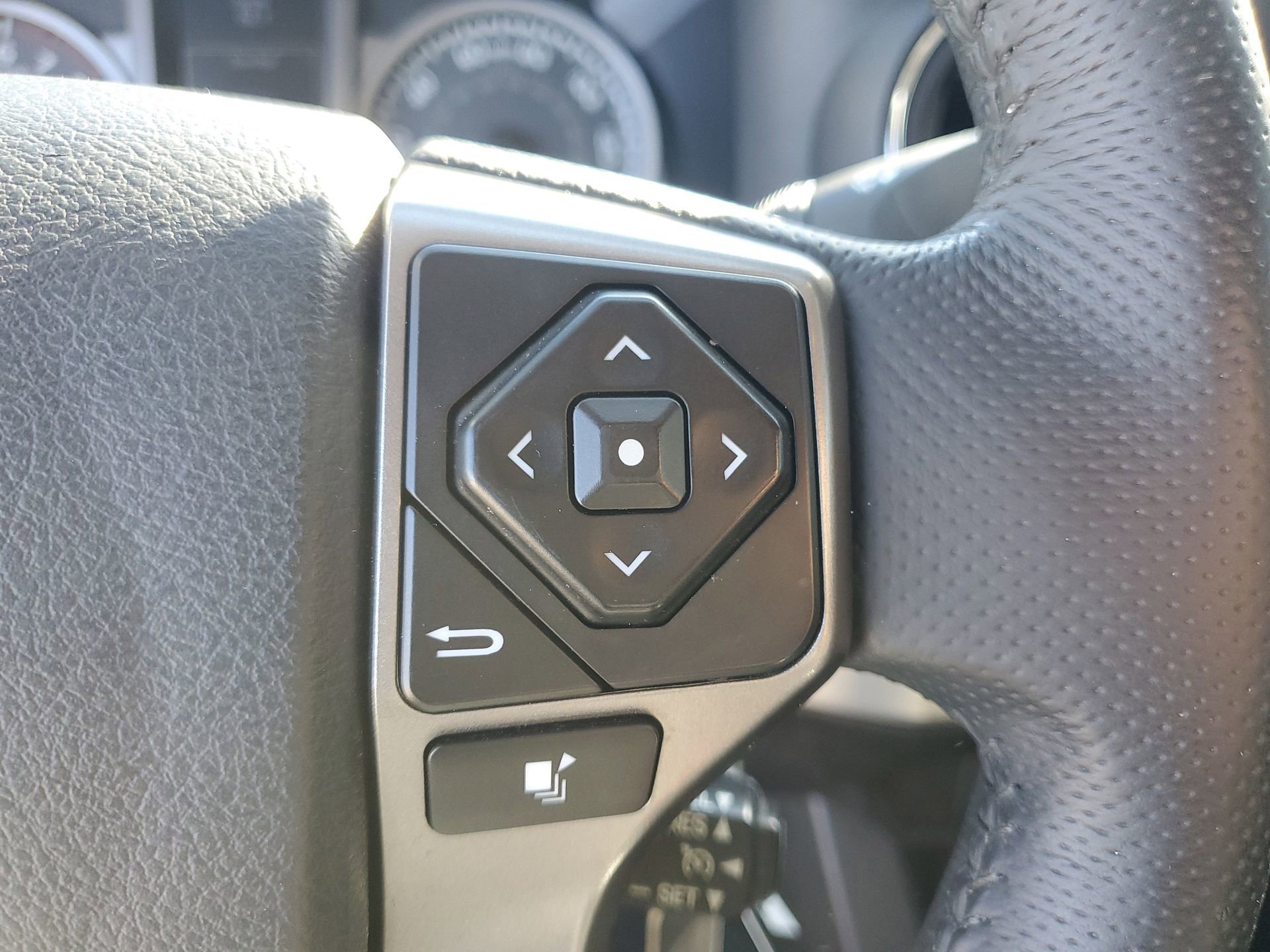 Used 2017 Toyota Tacoma SR5 w/ Tow Package image 23