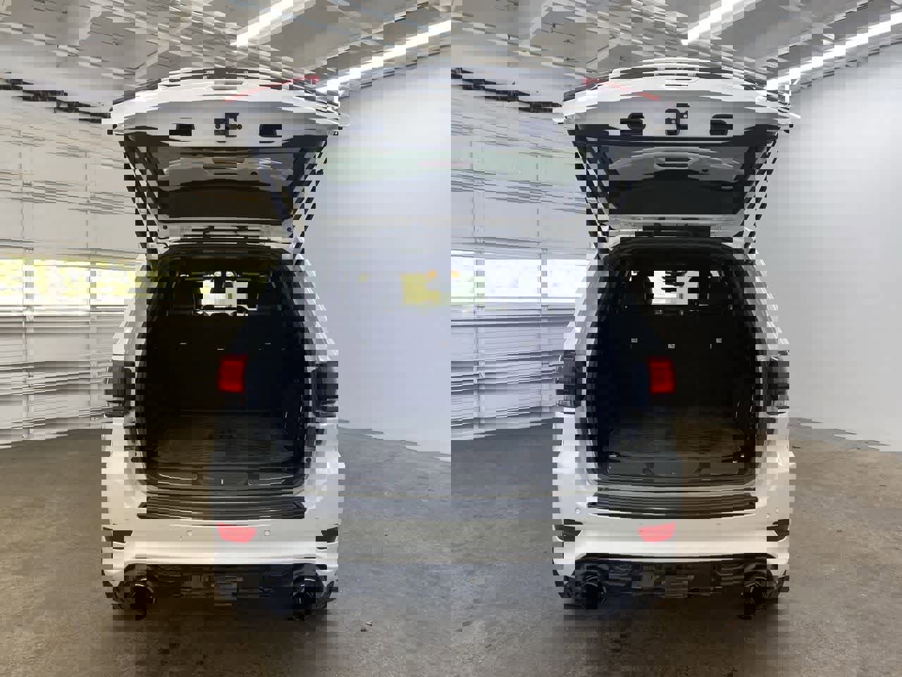 Used 2014 Jeep Grand Cherokee SRT w/ Trailer Tow Group IV image 28