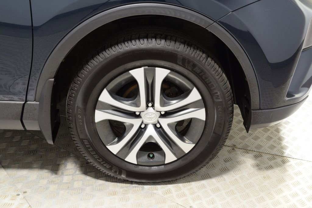 Used 2018 Toyota RAV4 LE w/ All Weather Liner Package image 38