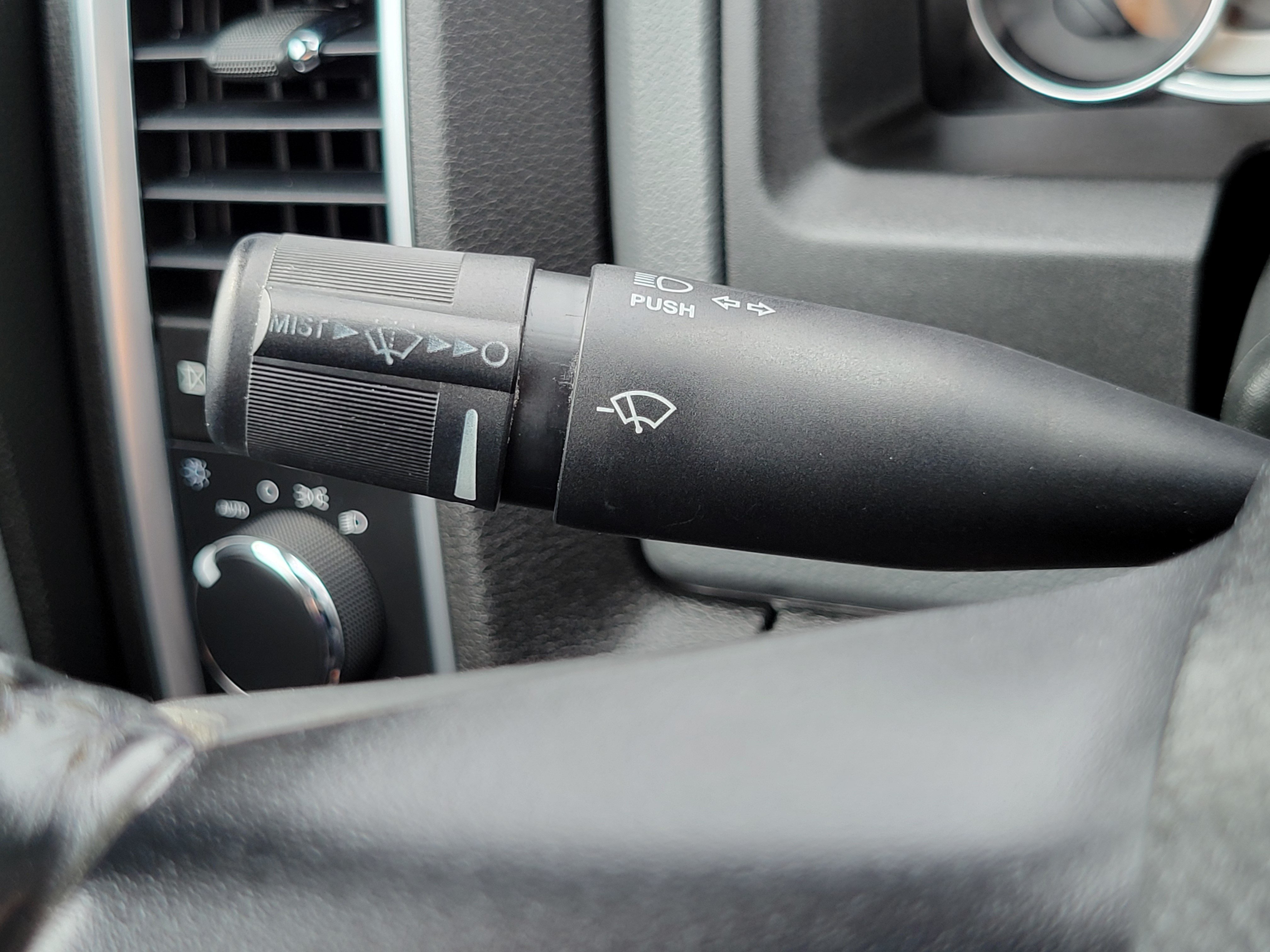 Used 2019 RAM 1500 Classic SLT w/ Luxury Group AWD/4WD image 14