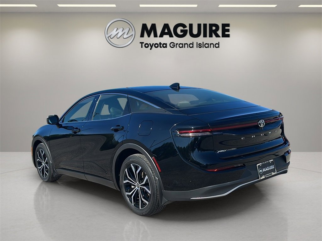 Used 2023 Toyota Crown XLE image 4